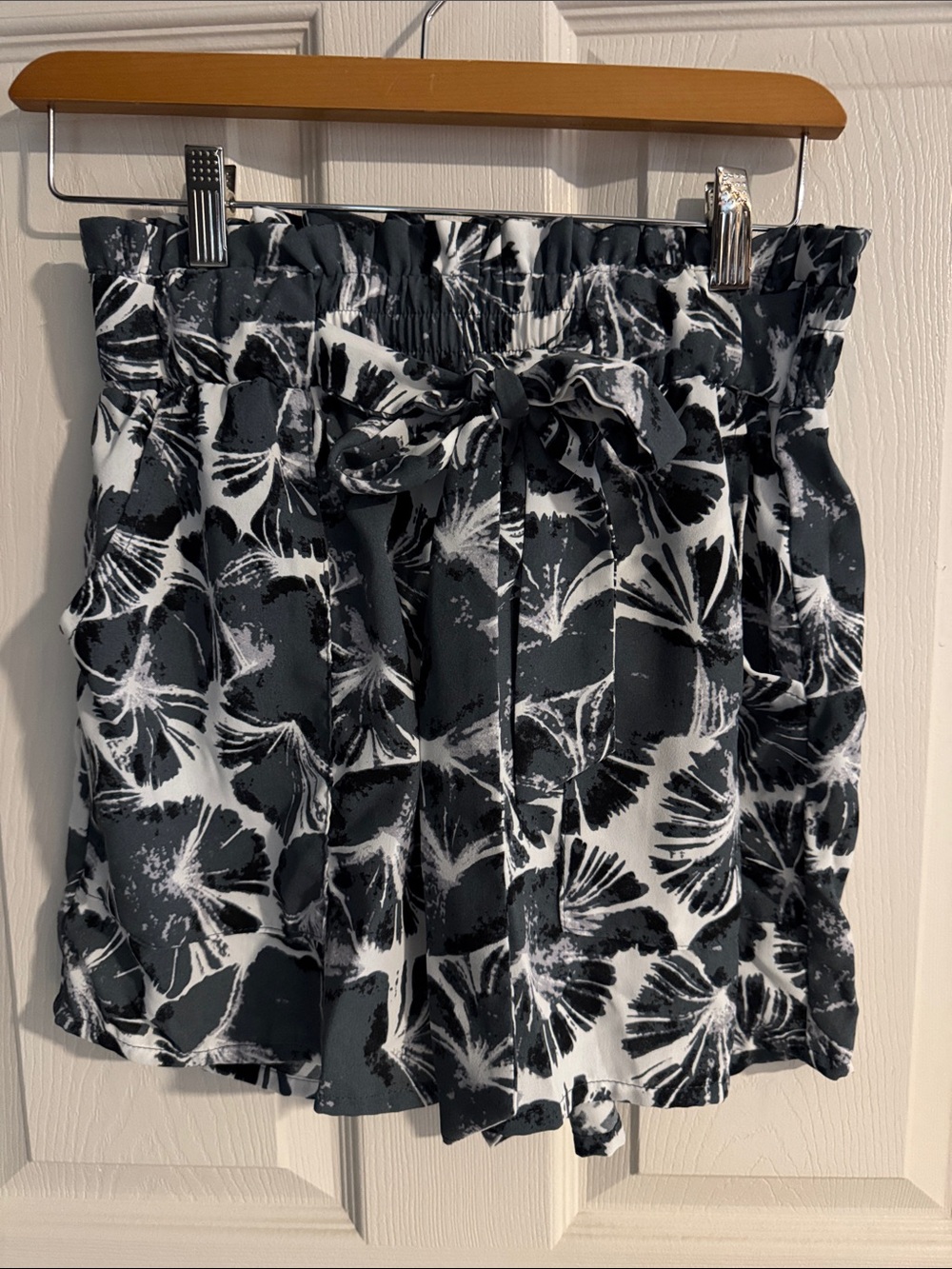 Women's Black & White Floral Paperbag Waist Skirt